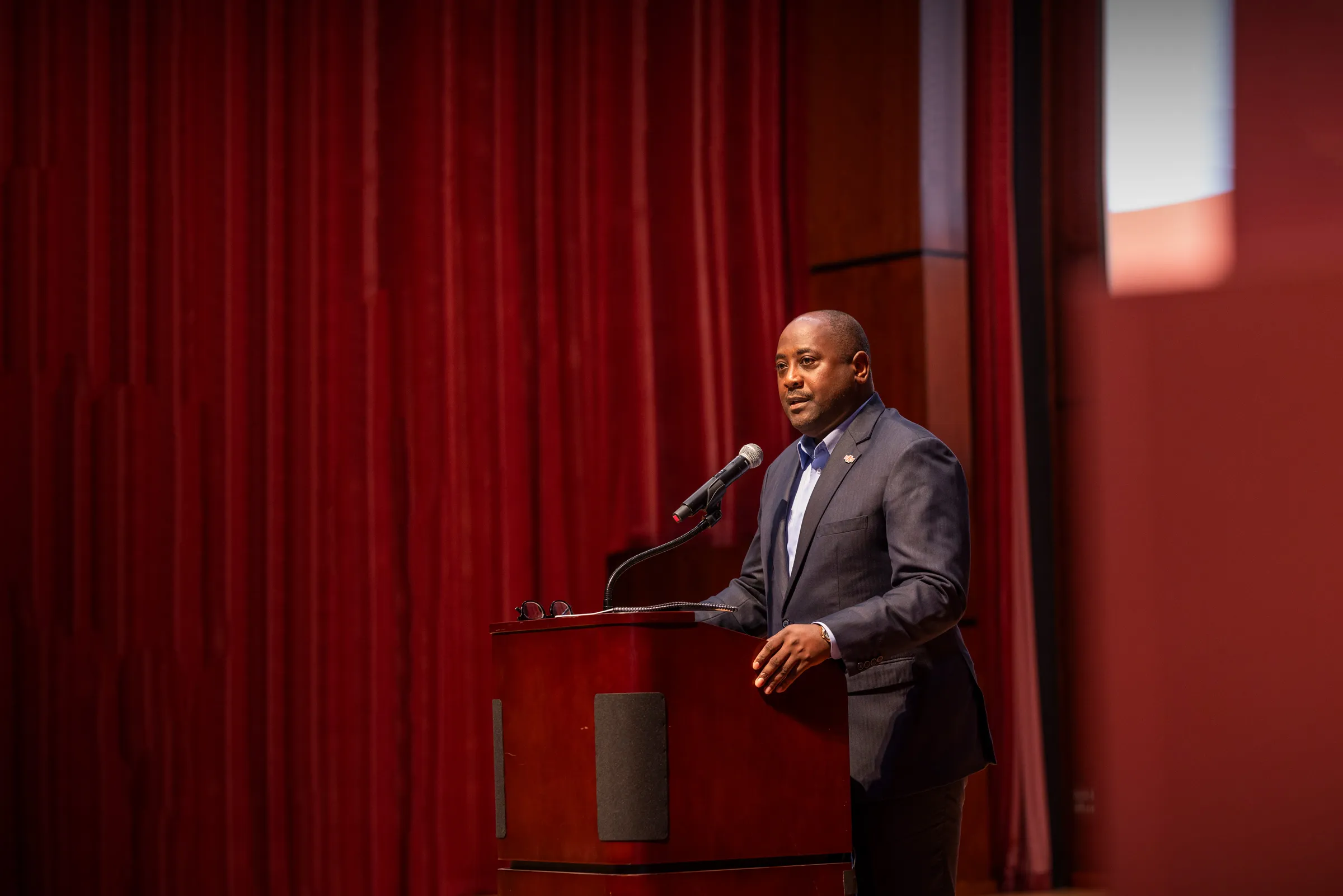 Dr. Calvin White addresses the faculty at Fall Faculty Conference