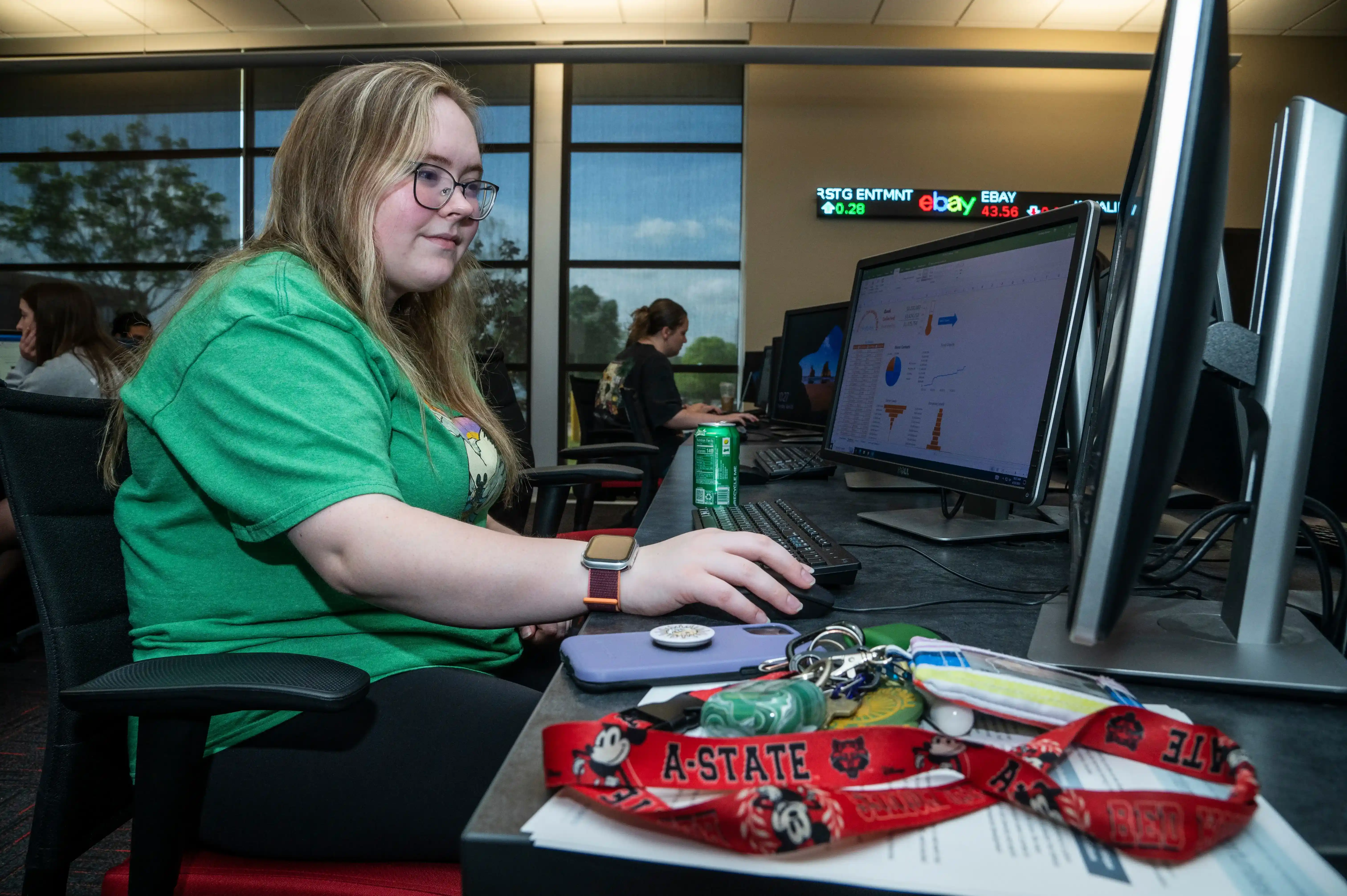 a-state student working on data analytics in the dawson economics lab.