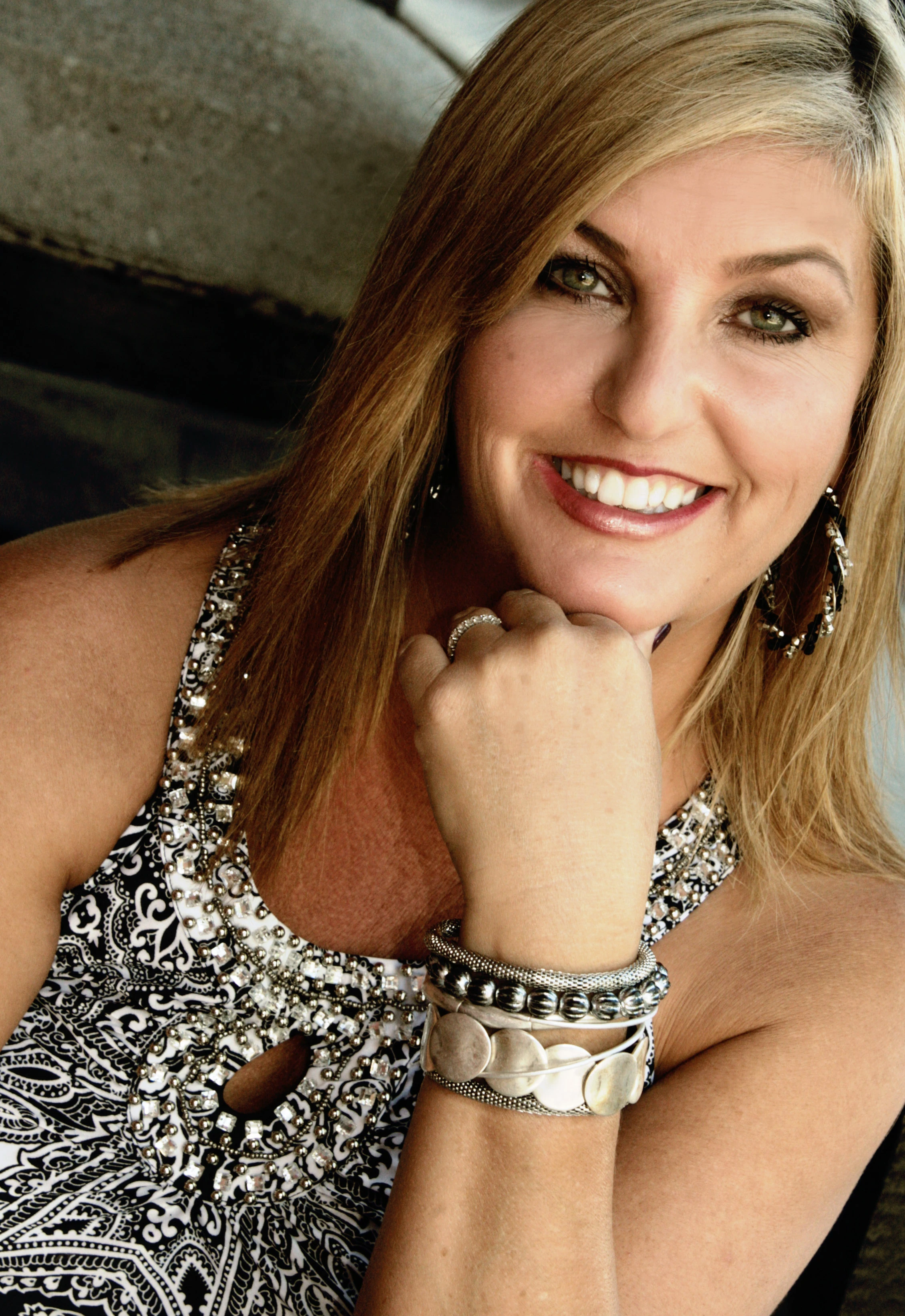 Bluegrass Monday to Host Kim Robins and Band