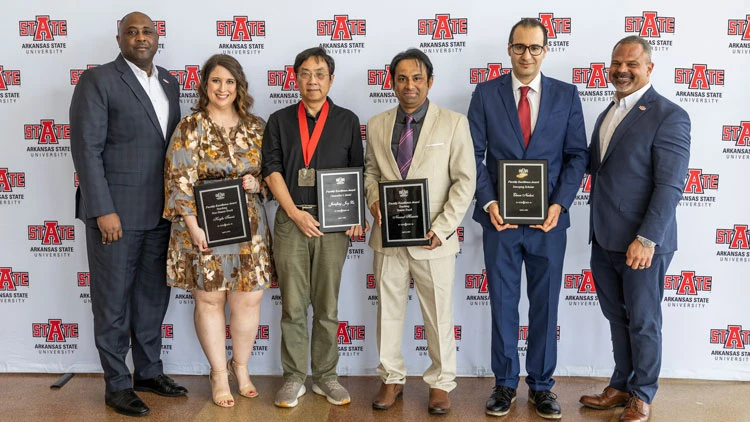 Outstanding Faculty Recognized of 2024-25 During Convocation of Scholars Honors Program