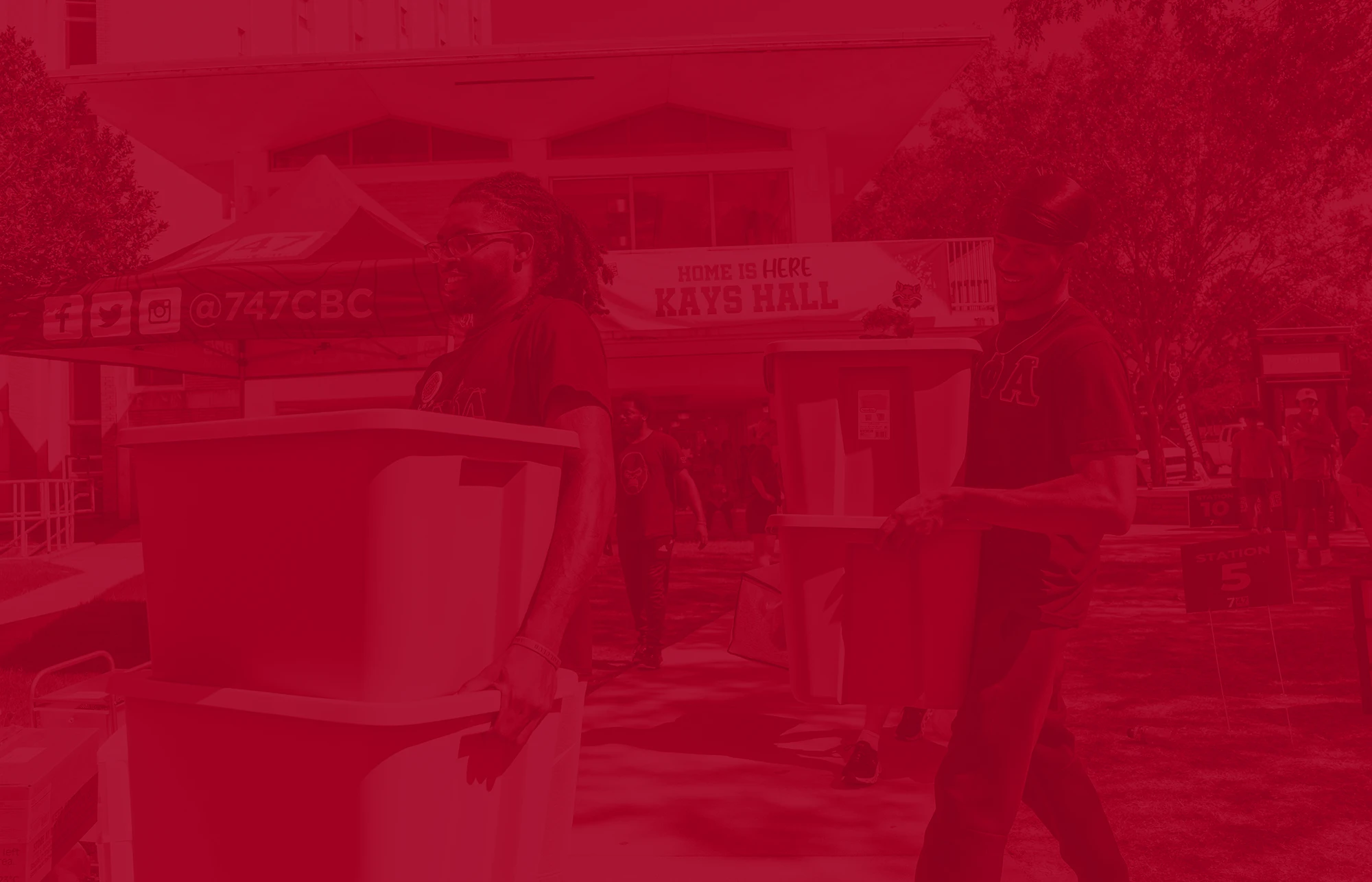 Students Moving into Kays Hall