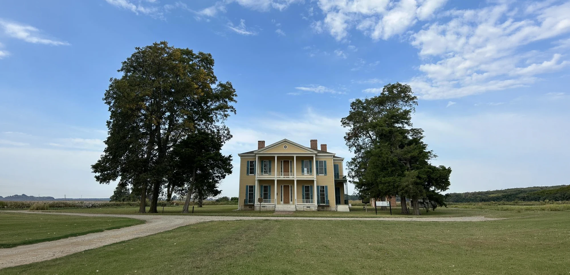 A wide-shot photo of the front of the Lakeport Plantation house.